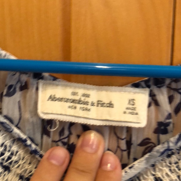 Adorable Sheer Abercrombie Blouse - Picture 2 of 5